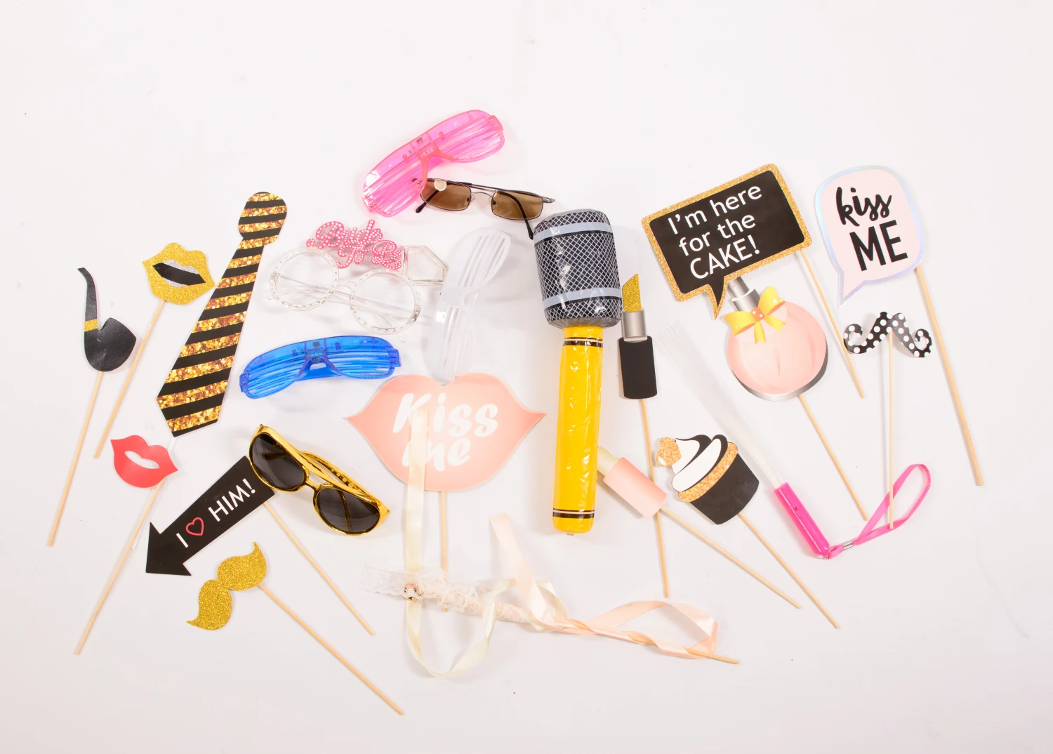 Gläser und verschiedene Sachen im Banner von Zeitzauber Fotobox Bergkamen